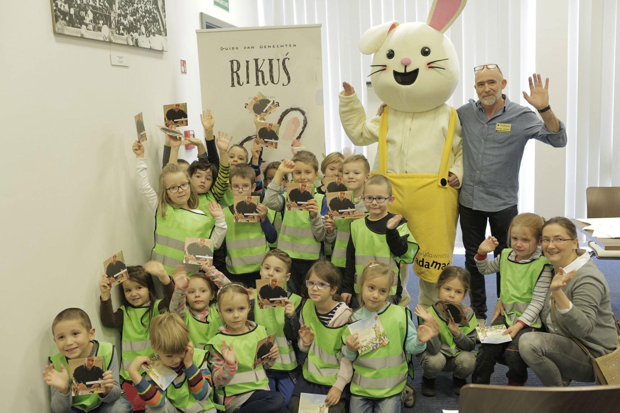 5 pomysłów, by stroje reklamowe zwiększyły skuteczność kampanii promocyjnej, Królik Rikuś